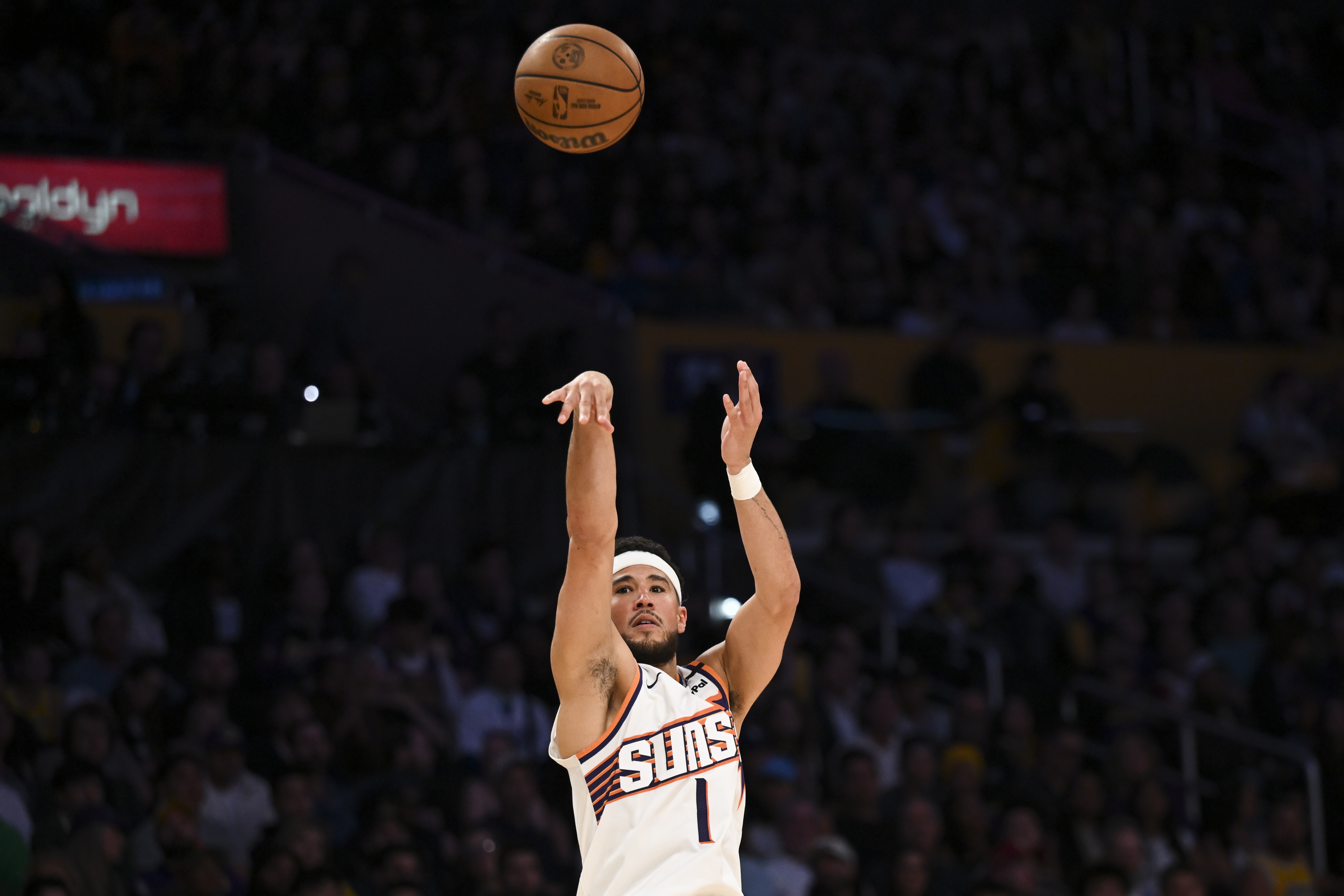 布克谈NBA杯赛：球场&球都不同了 这会给我们增添一些额外的动力